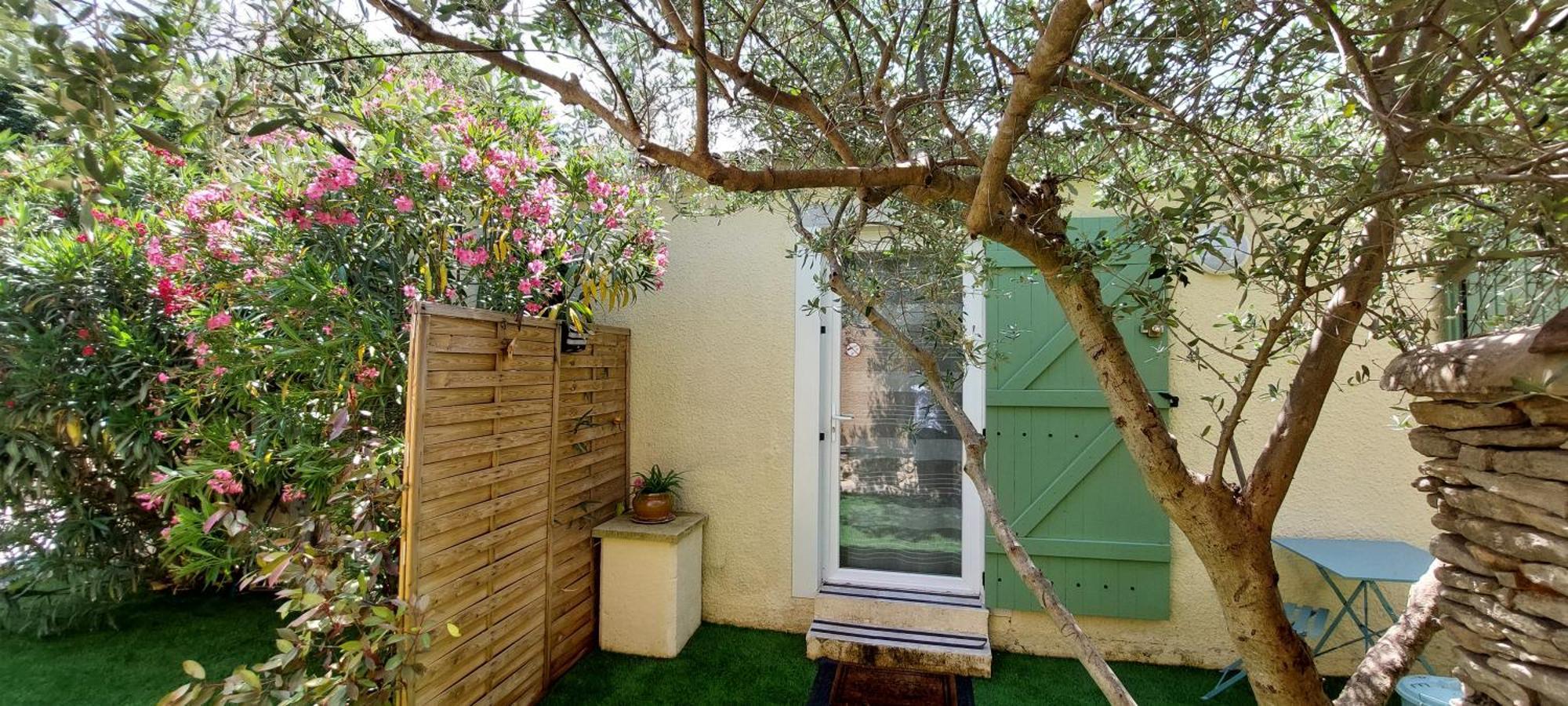 Gite De L'Olivier, Classe, Climatise, Jardin Avec Parking Gratuit Devant Le Logement Et A 5 Minutes Du Centre-Ville A Pied LʼIsle-sur-la-Sorgue Exterior foto